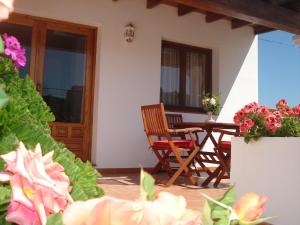 Photo de la galerie de l'établissement Apartamentos Ferrer, à Es Figueral 28 autres photos