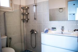 A bathroom at Anastasios Olive Garden Apartments Még 37 kép