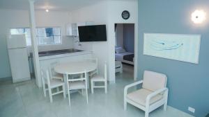 a kitchen and dining room with a table and chairs at MAKARY BEACH HOTEL in Tolú