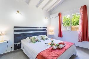 Postel nebo postele na pokoji v ubytování Les Villas de la Cheminée