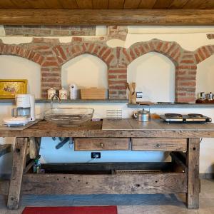 A cozinha ou cozinha compacta de Casa Aiva & il Ciabutin, in collina tra i vigneti