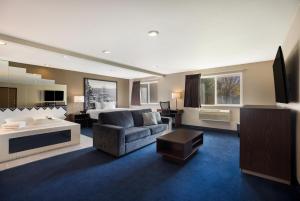 TV a/nebo společenská místnost v ubytování Americas Best Value Inn Sparks