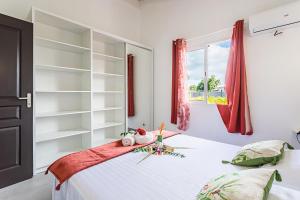 Postel nebo postele na pokoji v ubytování Les Villas de la Cheminée