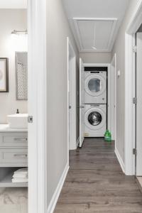 a laundry room with a washer and a washing machine at Cozy 3BR home fully fenced and in quiet street, 5min to downtown, 10min to Duke and RTP in Durham