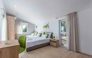 Postel nebo postele na pokoji v ubytování Villa Romi + 25 fotografií