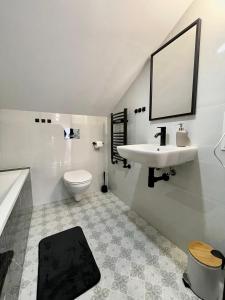 Kúpeľňa v ubytovaní Apartament za Ratuszem - z balkonem