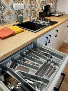 Kuchyňa alebo kuchynka v ubytovaní Apartament za Ratuszem - z balkonem