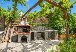 Vonkajšia záhrada v ubytovaní Villa Kiotari Alia