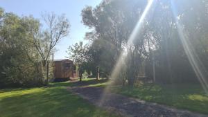 Fotografie z fotogalerie ubytování Wren - Luxury Shepherd's Hut with Hot Tub v destinaci Manea