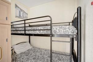 a bunk bed room with two bunk beds at Apartamento Caletillas Alan in Candelaria +22 photos