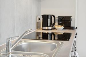 Kuchyňa alebo kuchynka v ubytovaní Center Wien designer central modern apartment + 37 fotografií