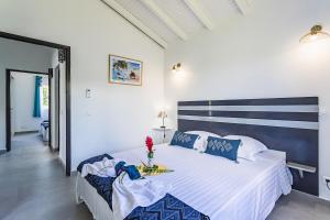 Postel nebo postele na pokoji v ubytování Les Villas de la Cheminée