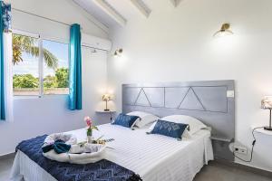 Postel nebo postele na pokoji v ubytování Les Villas de la Cheminée