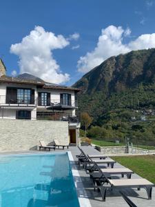 a villa with a swimming pool and a house at Guest House Le Cassandre in Sondrio