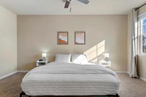 Katil atau katil-katil dalam bilik di High End Midtown Home With Fireplace And Ensuite Baths