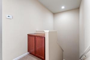 Gambar di galeri bagi High End Midtown Home With Fireplace And Ensuite Baths di Reno