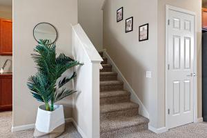 Gambar di galeri bagi High End Midtown Home With Fireplace And Ensuite Baths di Reno