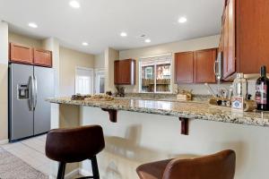Dapur atau dapur kecil di High End Midtown Home With Fireplace And Ensuite Baths