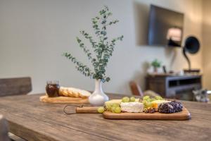Makanan di atau berdekatan apartmen