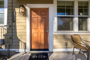 Gambar di galeri bagi High End Midtown Home With Fireplace And Ensuite Baths di Reno
