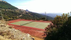 Tenis a/nebo squash v ubytování Drommire In Plassa E Clesia nebo okolí