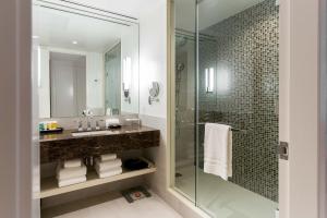 Sutton Place Hotel Toronto的一间浴室