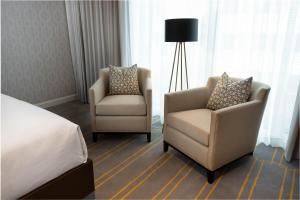 Sutton Place Hotel Toronto的休息区