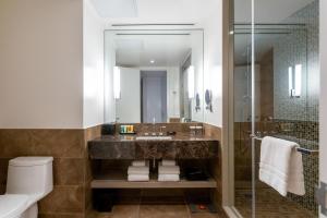 Sutton Place Hotel Toronto的一间浴室