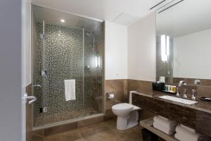 Sutton Place Hotel Toronto的一间浴室