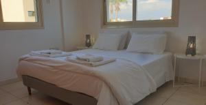 Postel nebo postele na pokoji v ubytování ELLA LUXURY APARTMENT - (BREAKBOOKING CY)