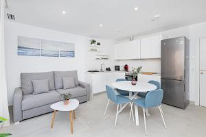 A kitchen or kitchenette at BHost - Waikiki