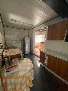 a small kitchen with a bed and a refrigerator at Cabañas Patagonia LicanRay in Licán Ray