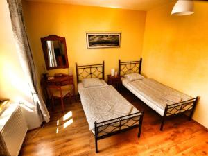 Posteľ alebo postele v izbe v ubytovaní Hotel Pod Kokšínem