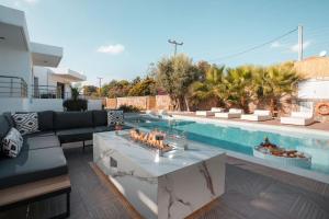 Bazén v ubytovaní Le Ialyse Luxury Villa alebo v jeho blízkosti