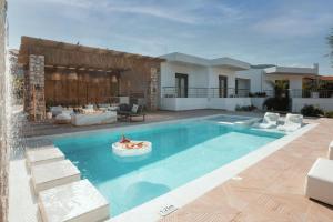 Bazén v ubytovaní Le Ialyse Luxury Villa alebo v jeho blízkosti