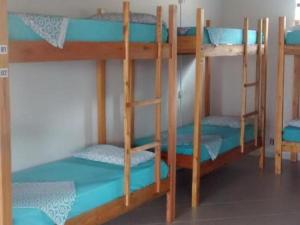 a couple of bunk beds in a room at Ti Hostel Trindade Hospeda in Trindade