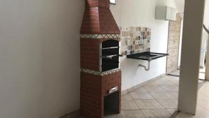 a brick oven in the corner of a room at Flats Ponta do Sapê in Angra dos Reis