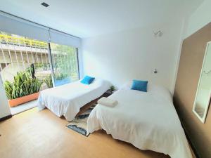 En eller flere senge i et værelse på Spacious and cozy house in Polanco for 26 guests