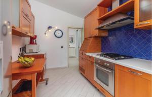 Kuchnia lub aneks kuchenny w obiekcie Nice Home In Galizana