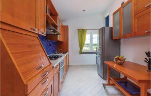 Kuchnia lub aneks kuchenny w obiekcie Nice Home In Galizana