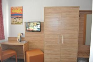 En tv och/eller ett underhållningssystem på Hotel Art-Ambiente