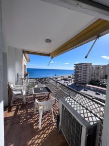 einen Balkon mit Meerblick in der Unterkunft Apartamento Primera Línea Brisa de Mar by gms apartamentos in Fuengirola