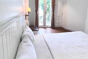 Giường trong phòng chung tại HOME by FLATTO APARTMENT