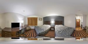 TV a/nebo společenská místnost v ubytování Econo Lodge Milwaukee Airport