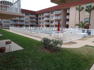 Πισίνα στο ή κοντά στο Spanish Main Unit 4- Direct Oceanfront Condo!