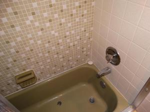 Ένα μπάνιο στο Spanish Main Unit 4- Direct Oceanfront Condo!
