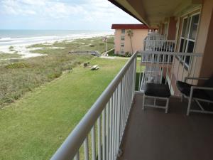 Afbeelding uit fotogalerij van Spanish Main 69- Direct Oceanfront Condo! in Cocoa Beach