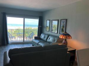 Istumisnurk majutusasutuses Richard Arms Unit 21- Direct Oceanfront Condo!