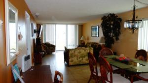Posezení v ubytování Ocean Beach Villas Unit 203- Direct Oceanfront Condo!