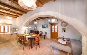 Posezení v ubytování Cretan Lux Villa Heated Pool